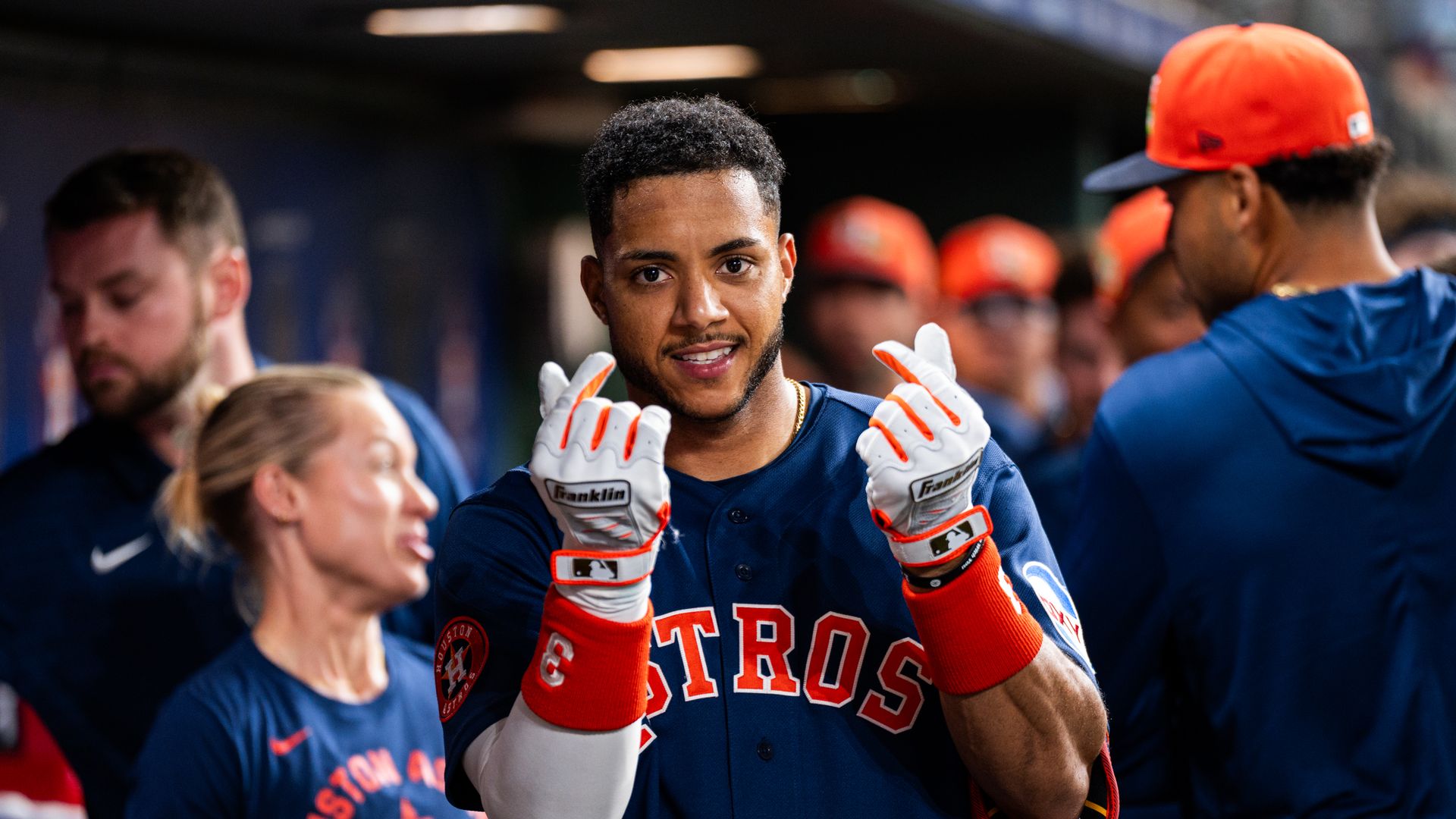 Astros player Jeremy Peña holds his fingers in the shapes of hearts to celebrate a home run