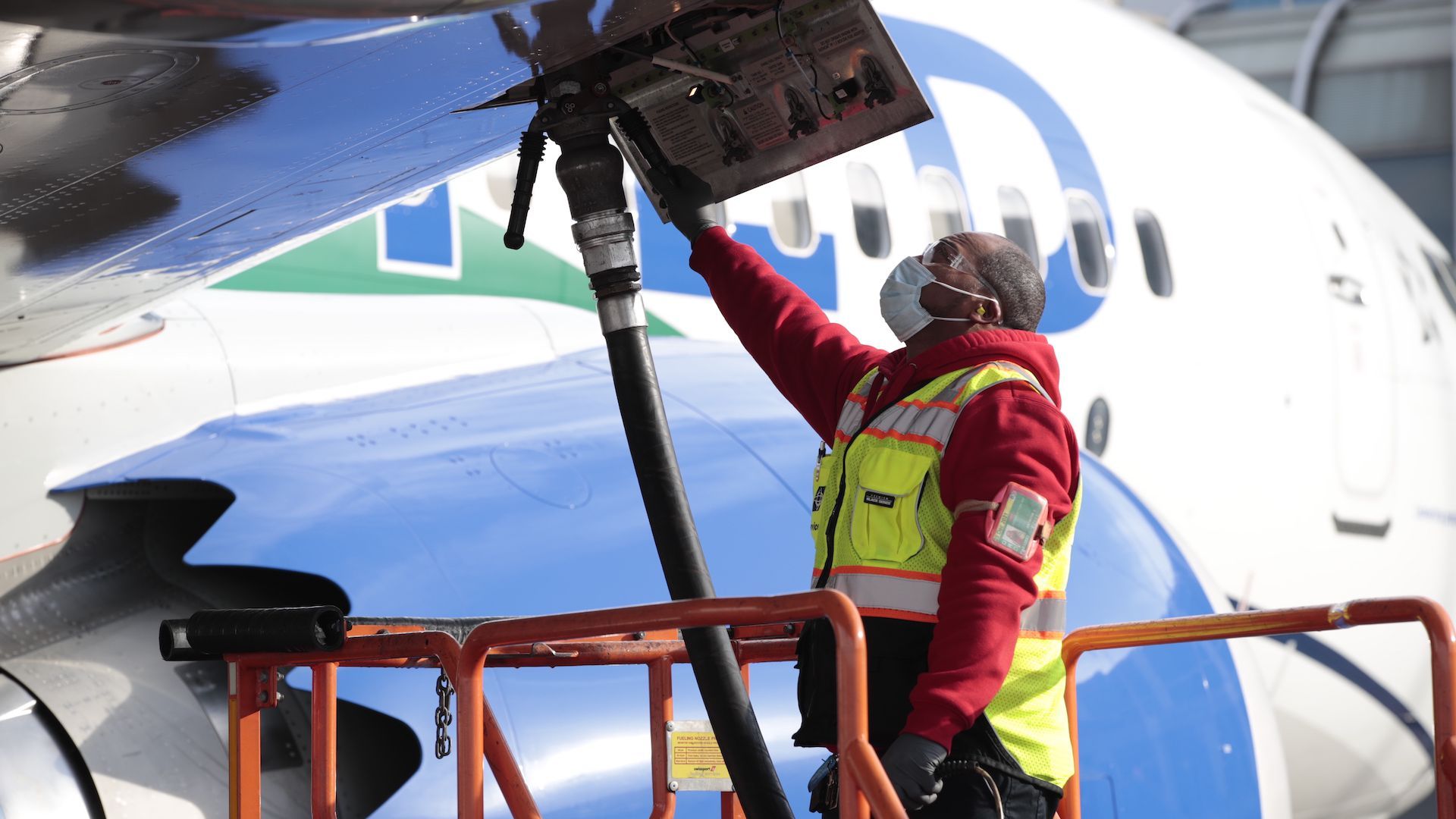 Fueling a United Airlines MAX 8 with sustainable aviation fuel.