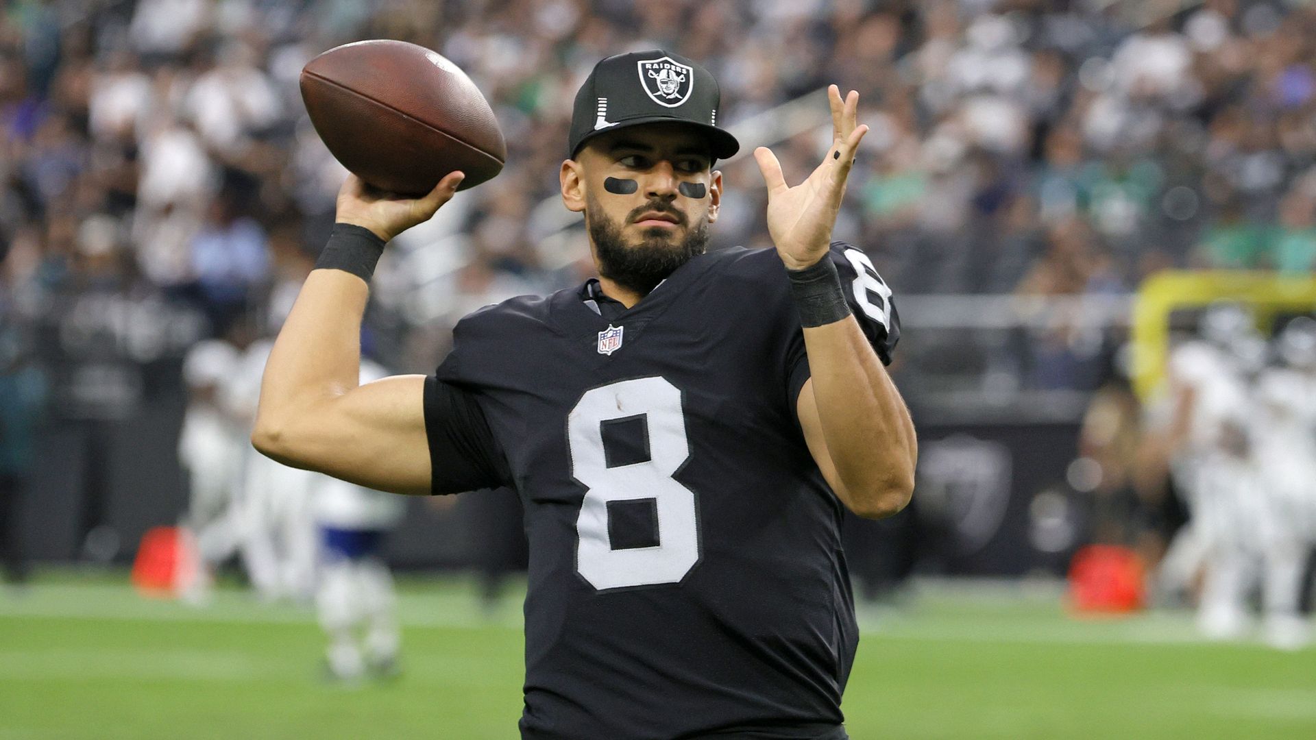 Marcus Mariota prepares to throw a football