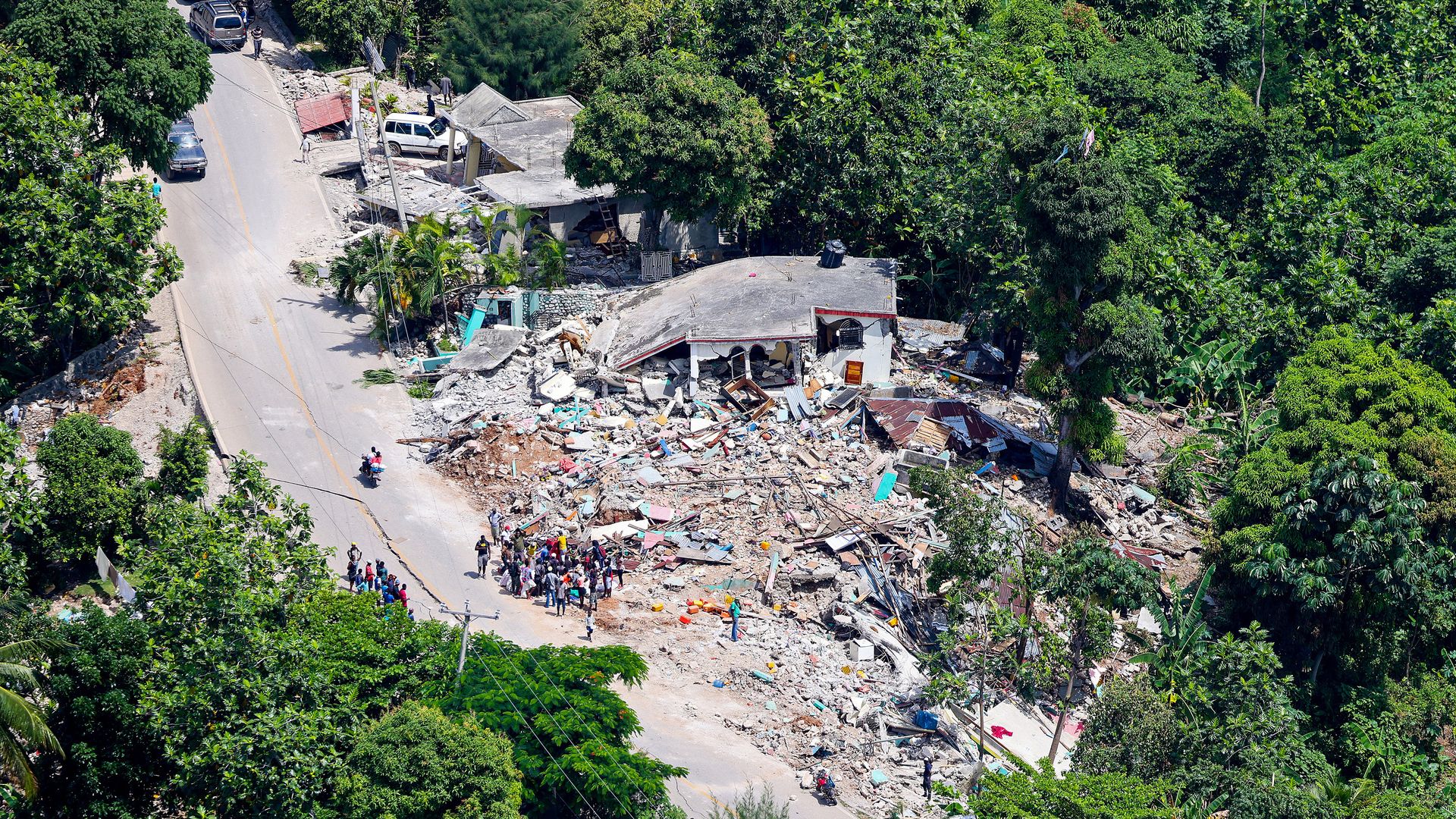 Picture of a collapsed building in Haiti