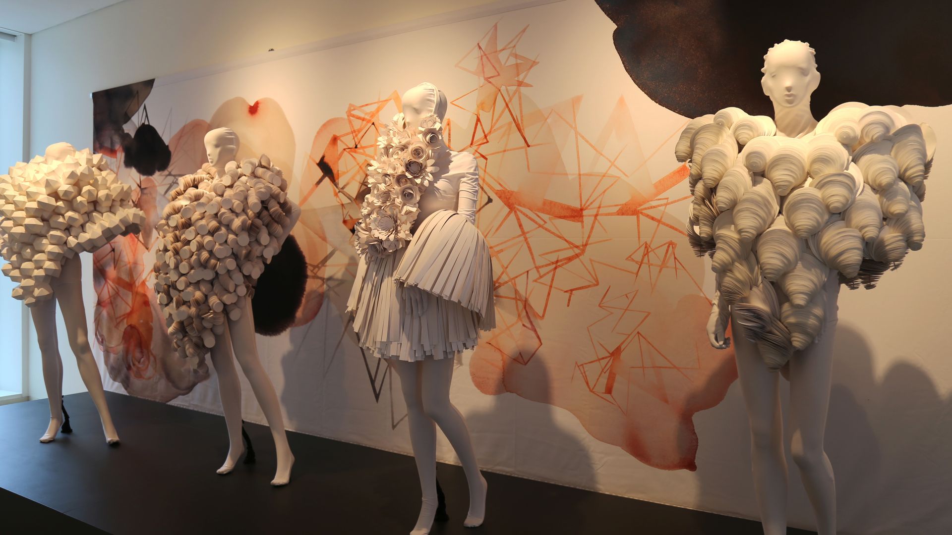 papier exhibit featuring fashion made of paper oragami