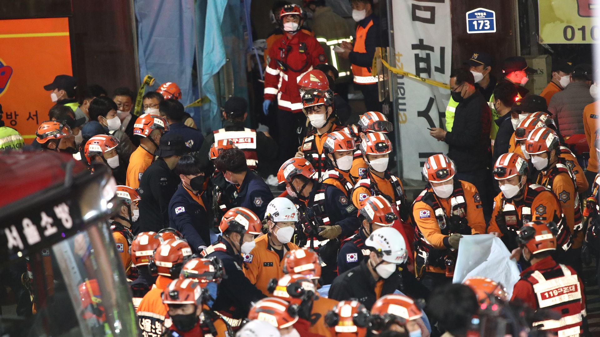 Emergency services treat injured people after a stampede on October 30, 2022 in Seoul, South Korea. Photo: Chung Sung-Jun/Getty Images