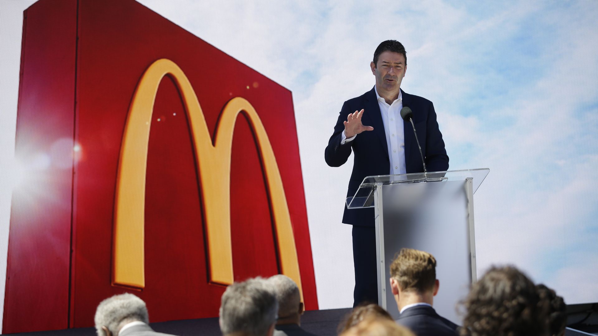  Steve Easterbrook, chief executive officer of McDonald's Corp., speaks during the opening of the company's new headquarters in Chicago, Illinois, U.S., on Monday, June 4, 2018.