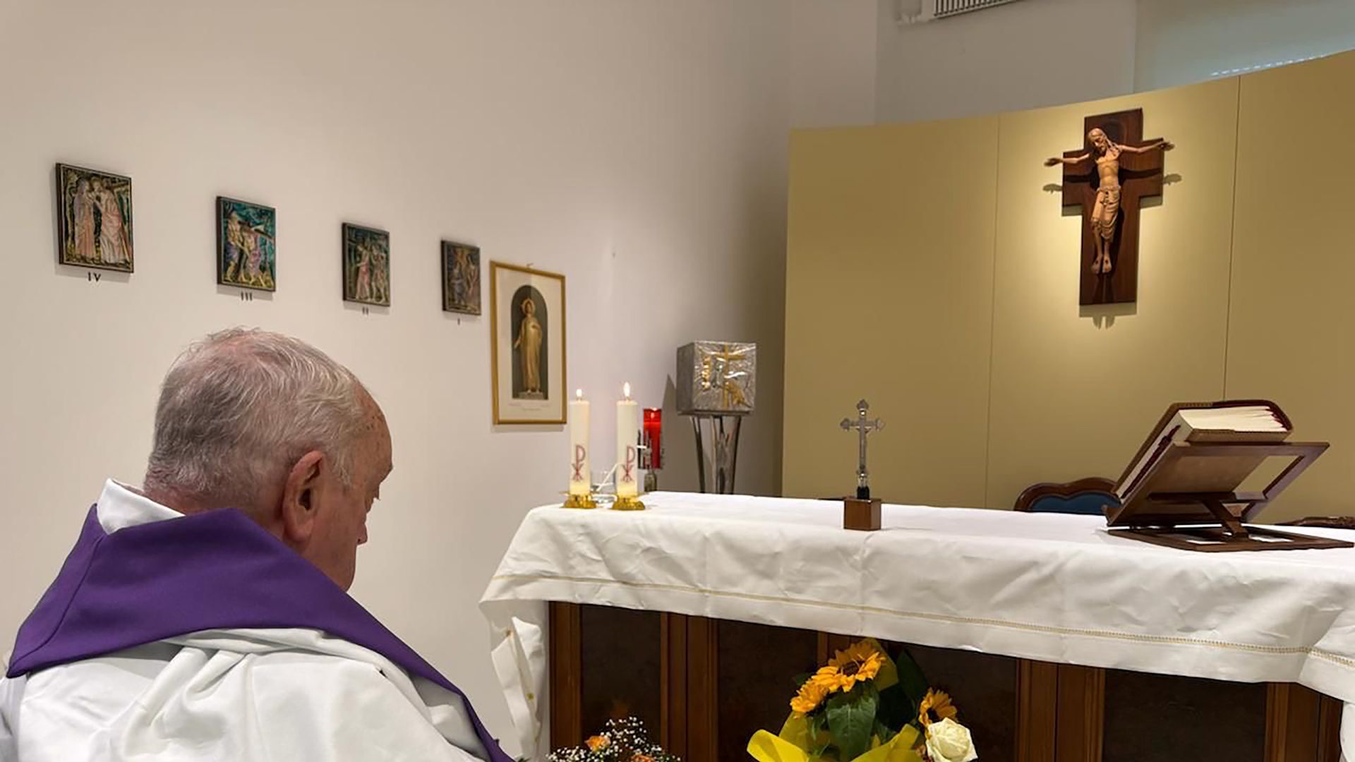 Pope Francis prays at his private chapel of the 'Gemelli' hospital on March 16, 2025 in Rome, Italy. 