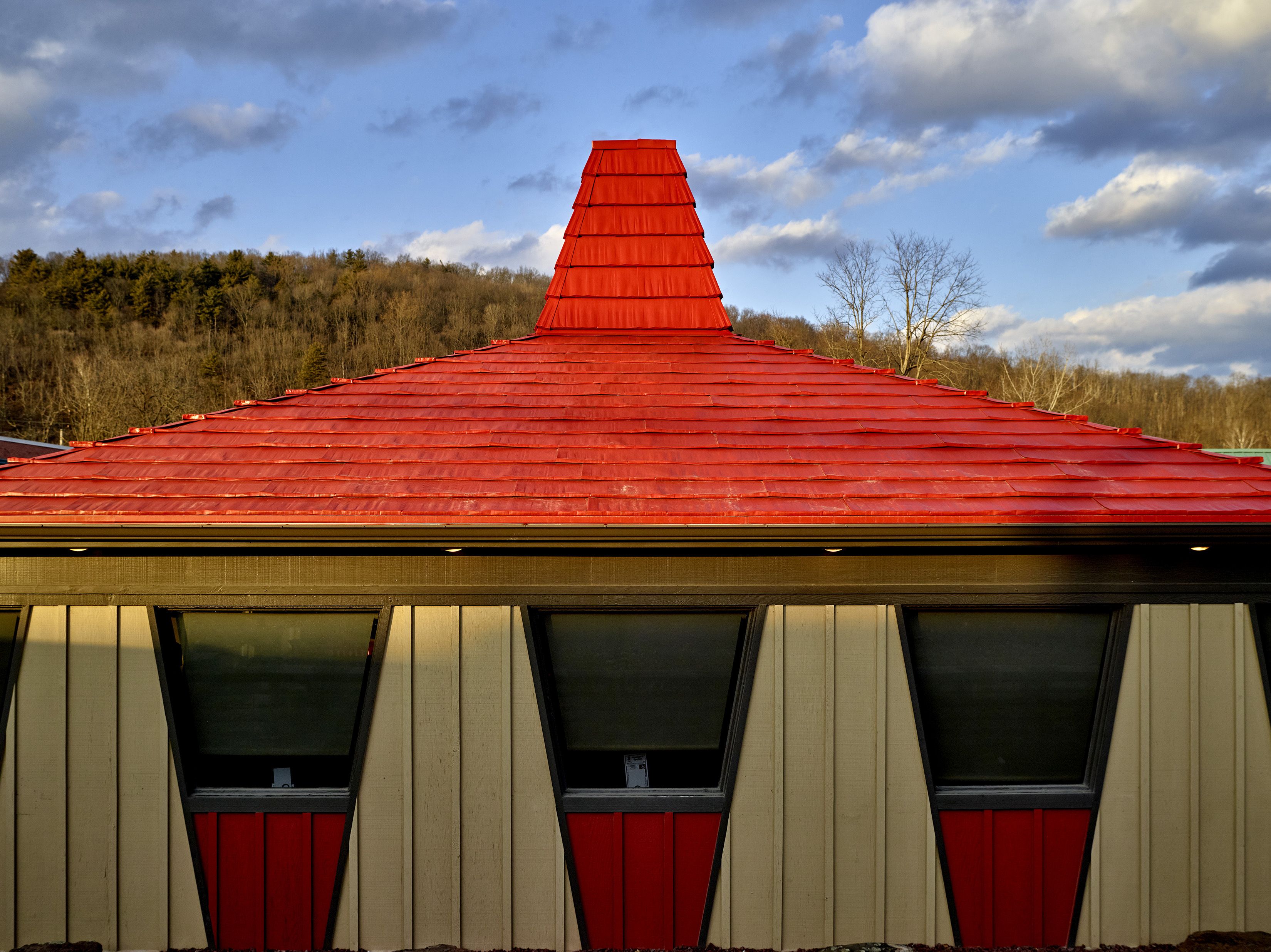 Trapezoidal windows and the famous pitched roof distinguish the retro Pizza Hut in Tunkhannock, Pa. Photo: Noah Kalina for The New York Times