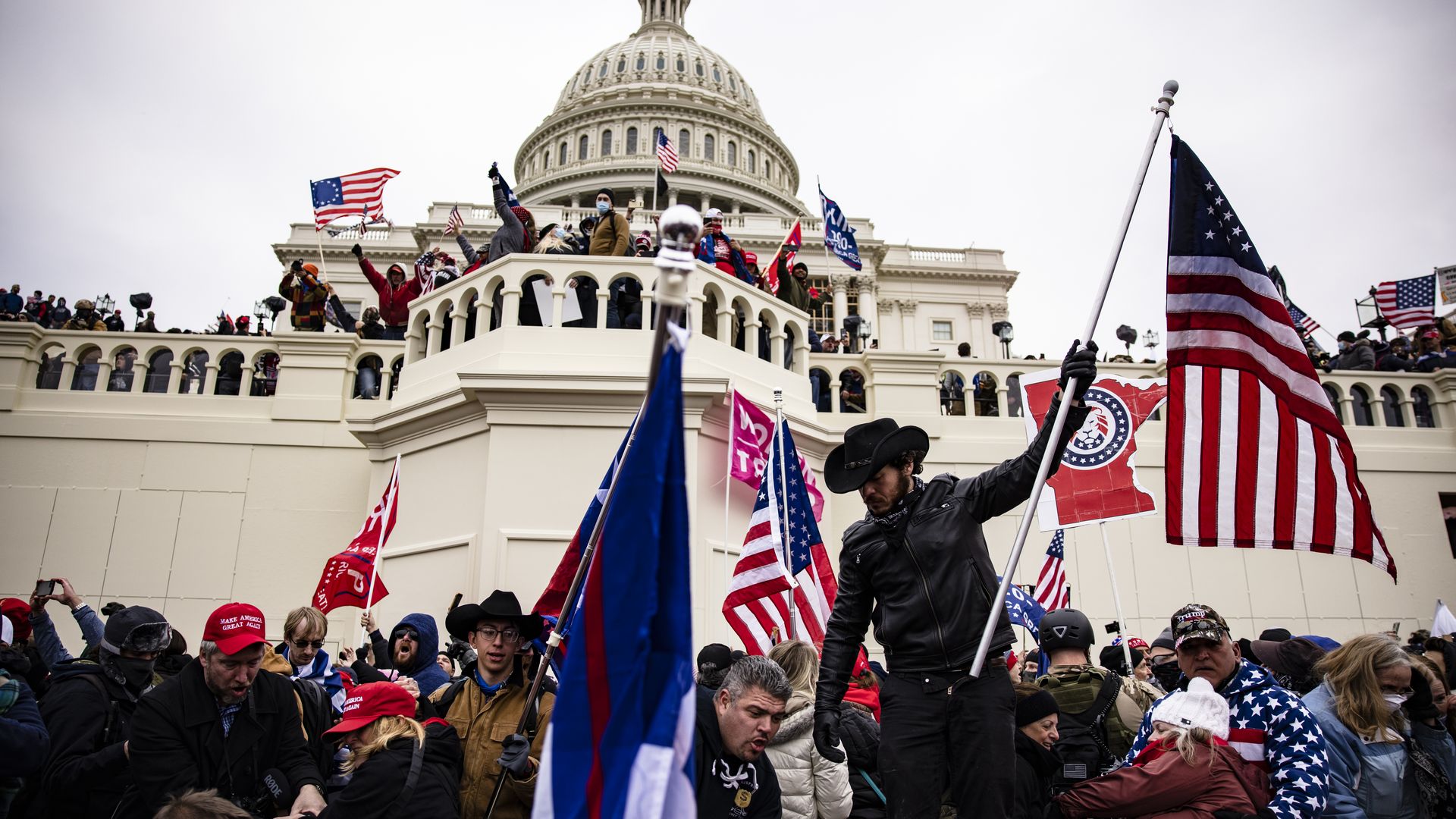 Picture of Trump supporters storming the U.S. Capitol