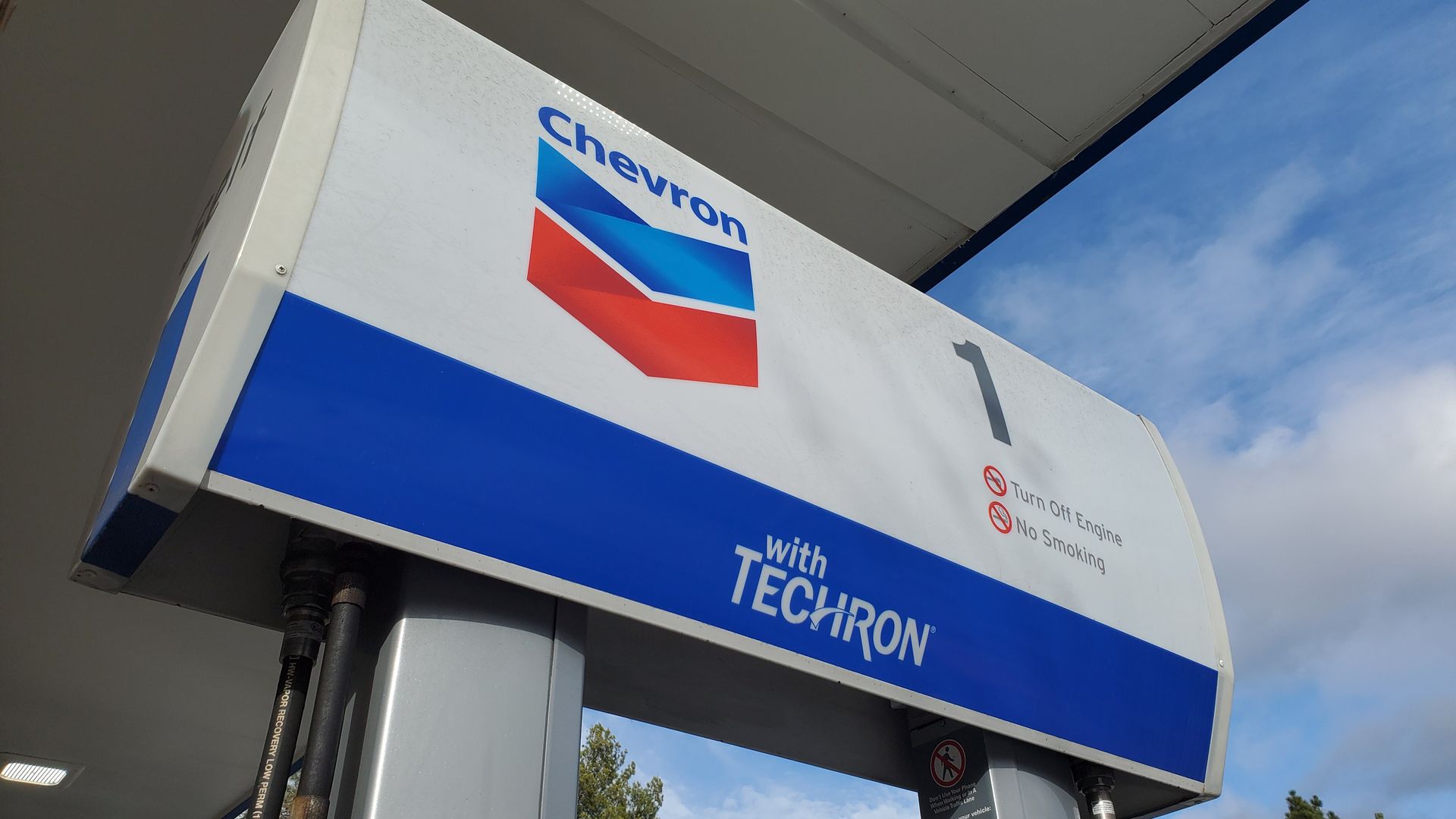 Chevron gas statin sign