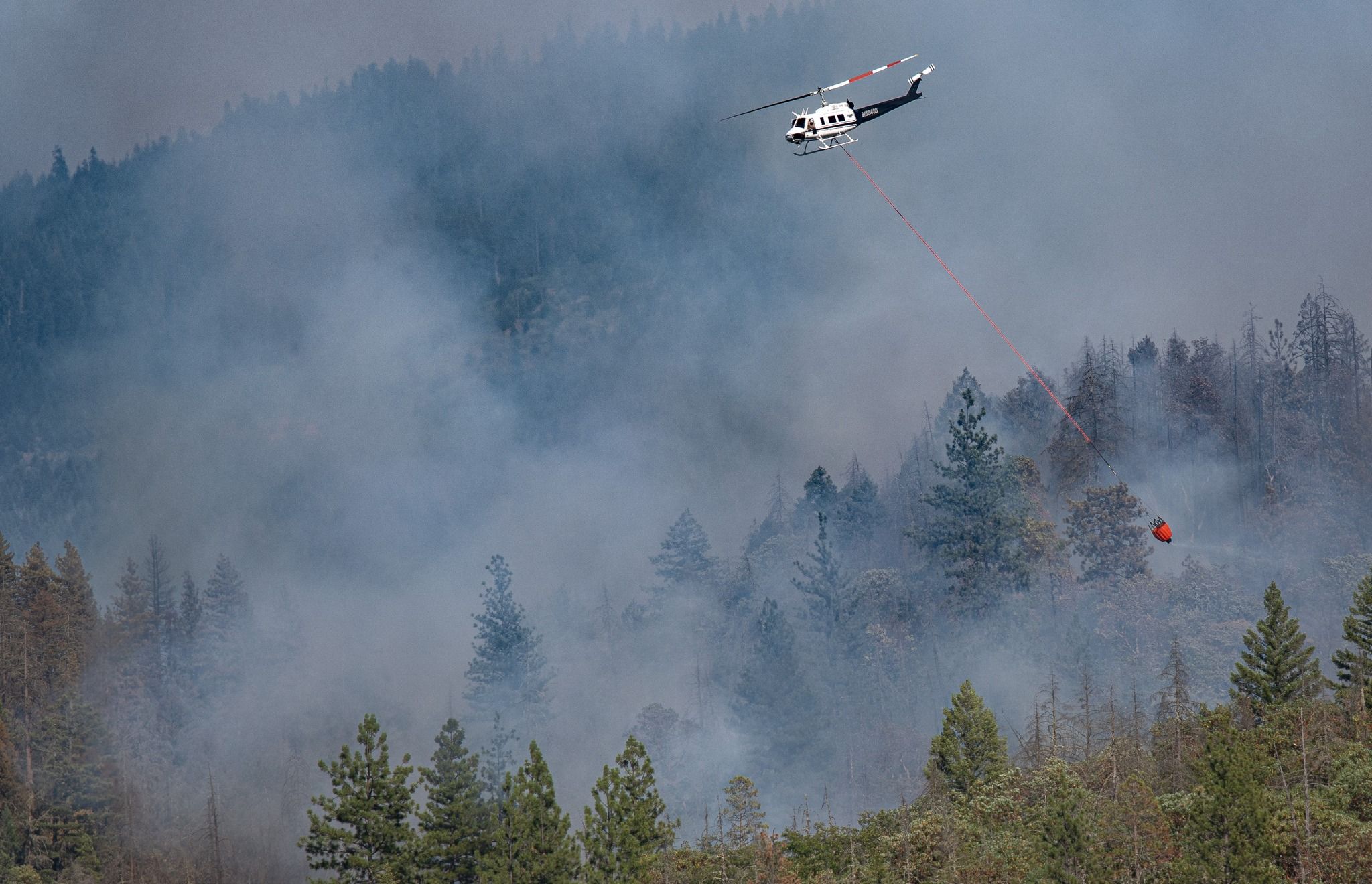 An aircraft works on Oregon's Salt Creek Fire.
