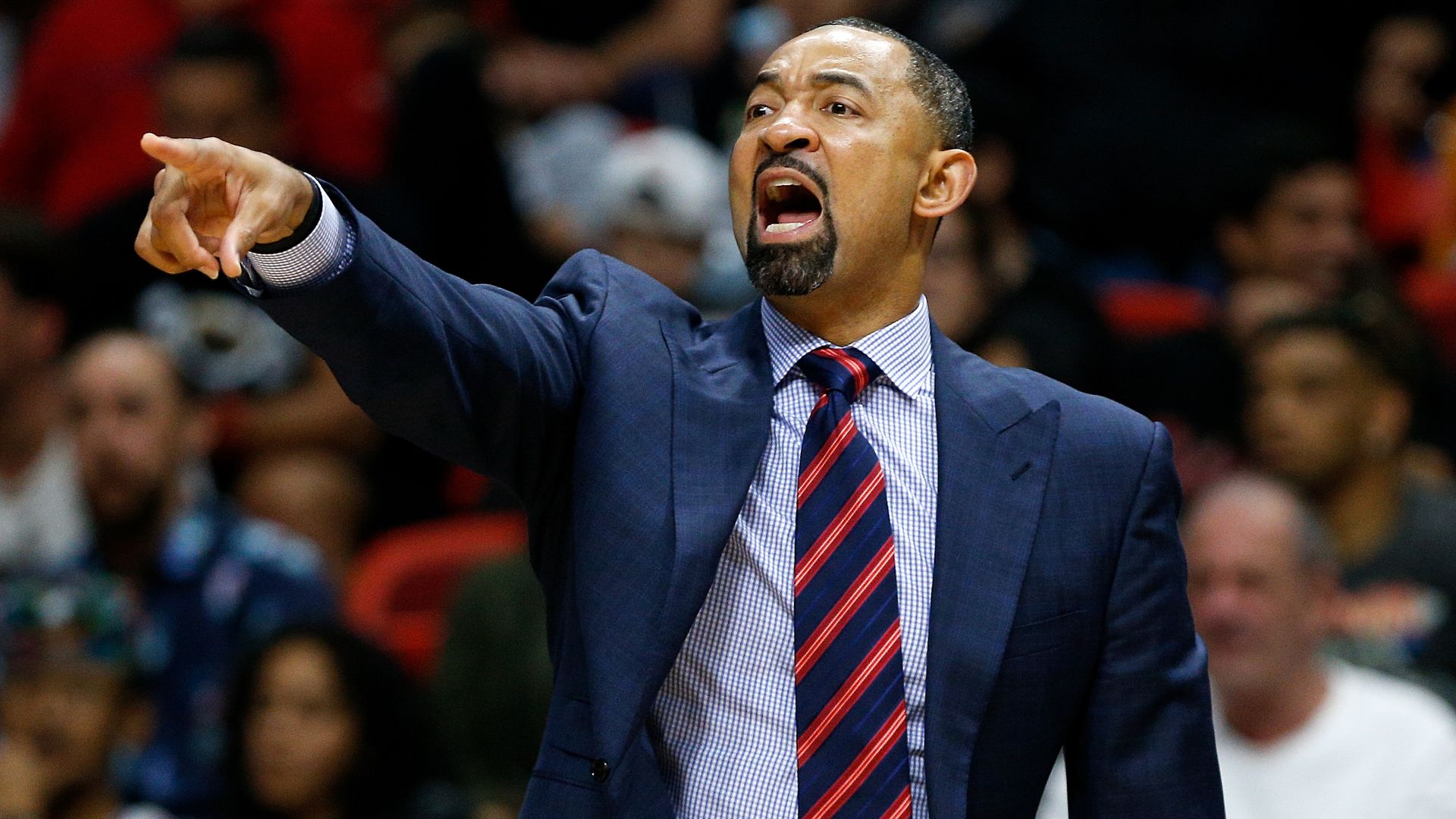 Juwan Howard pointing