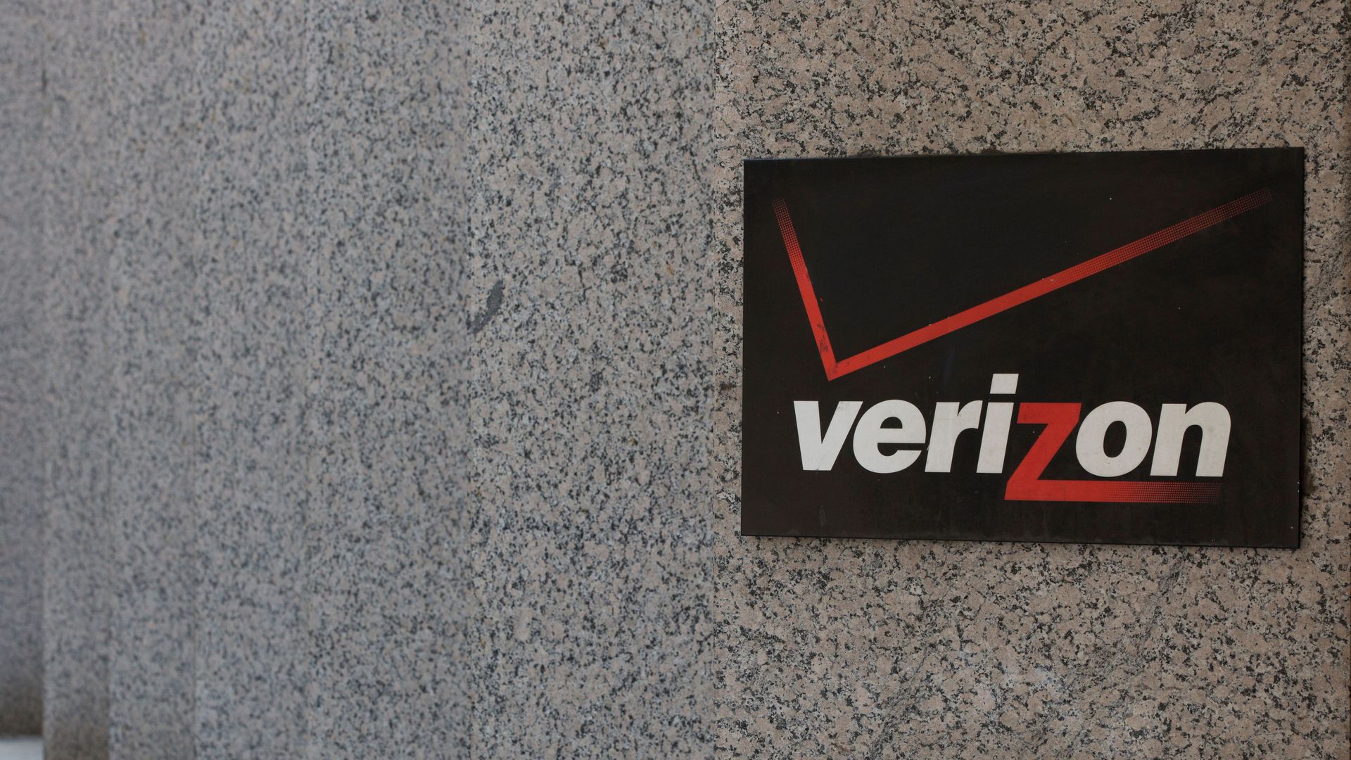 Verizon logo.