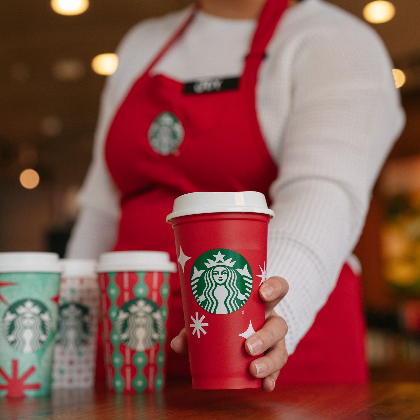 Starbucks' red cups and holiday drinks return Friday - Bring Me The News