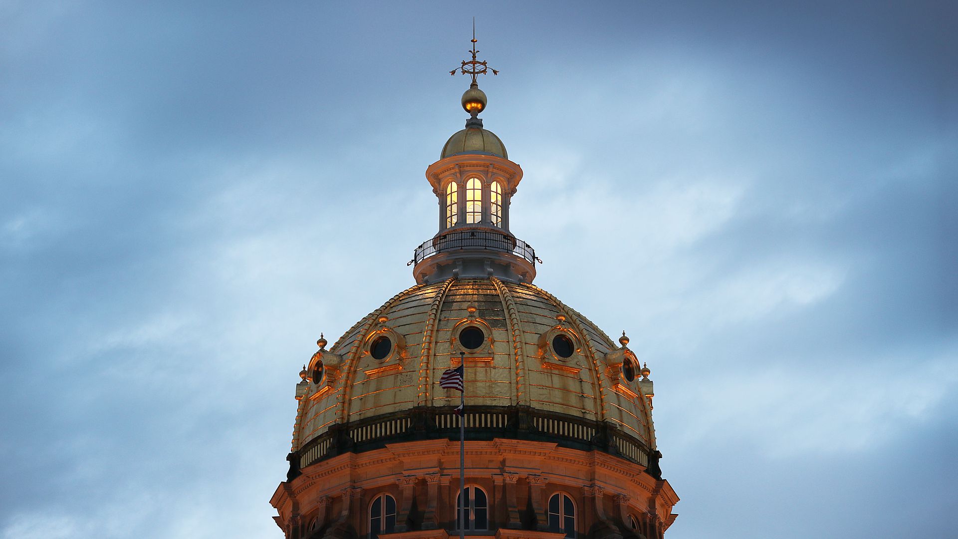 A photo of the Iowa Capitol.