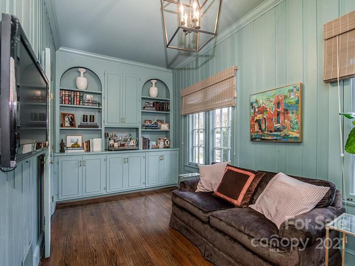 2229 Beverly Dr, nook