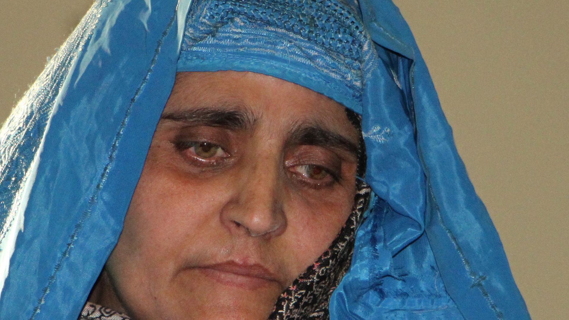 Sharbat Gula is seen after she was welcomed by Afghan president Ashraf Ghani at presidential palace in Kabul, Afghanistan on November 9, 2016.