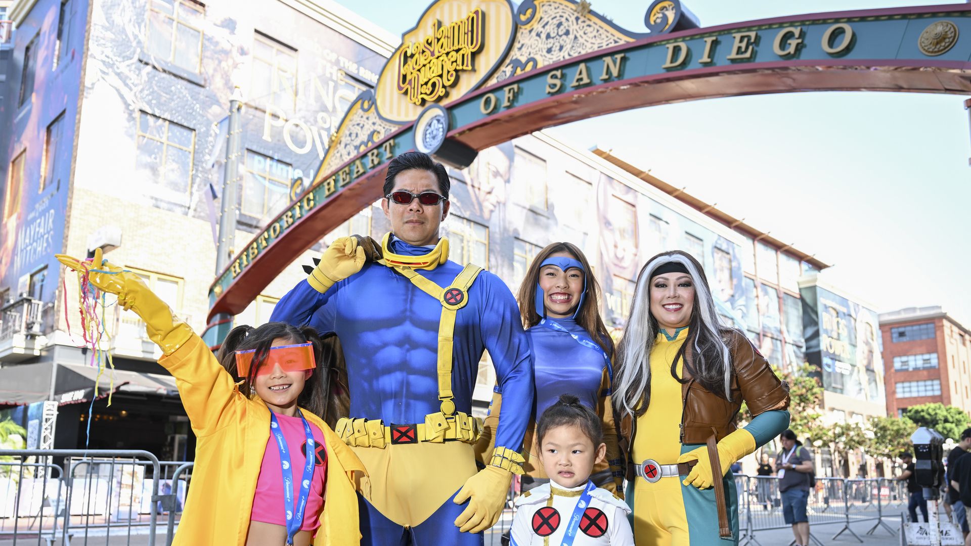 A family dressed as Jubilee, Cyclops, Jean Gray and Rogue