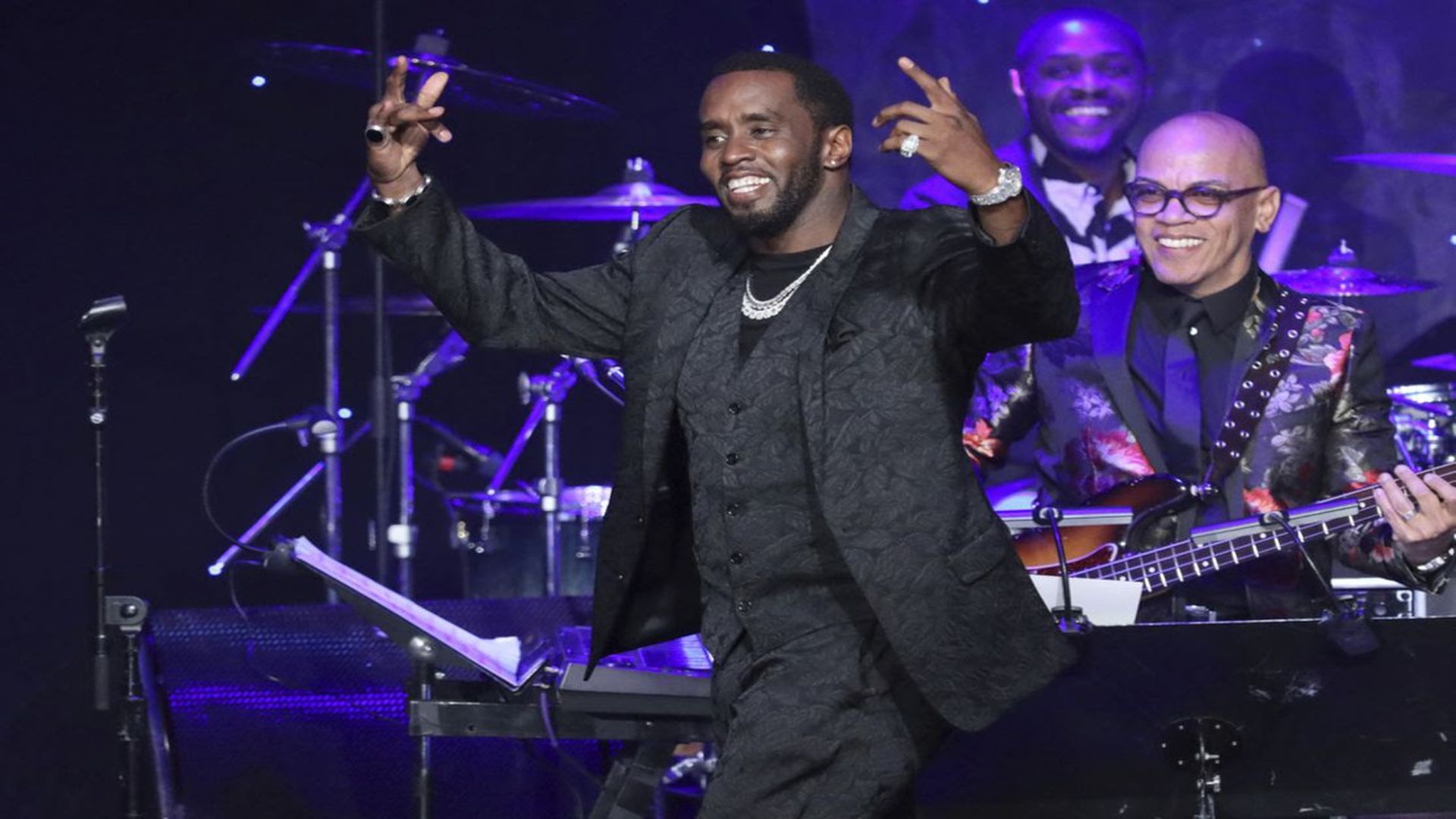 Diddy accepts he 2020 Industry Icon award last night: Photo: Willy Sanjuan/Invision/AP