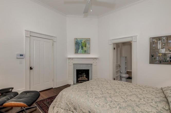 314 W 8th St bedroom