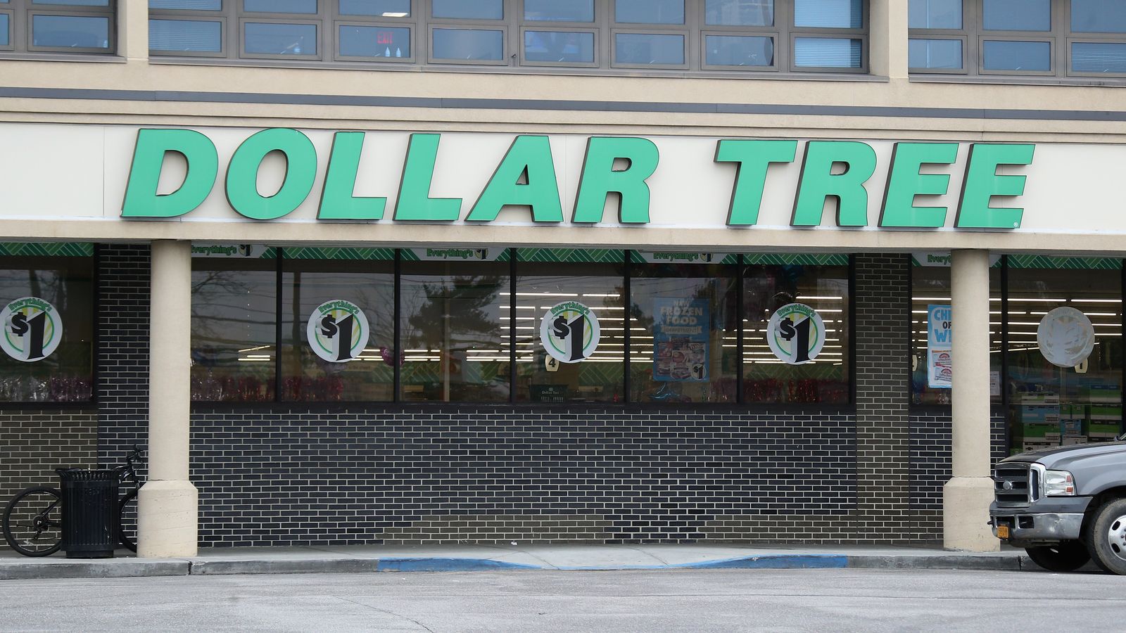 Dollar General and Dollar Tree poised to outperform earnings estimates