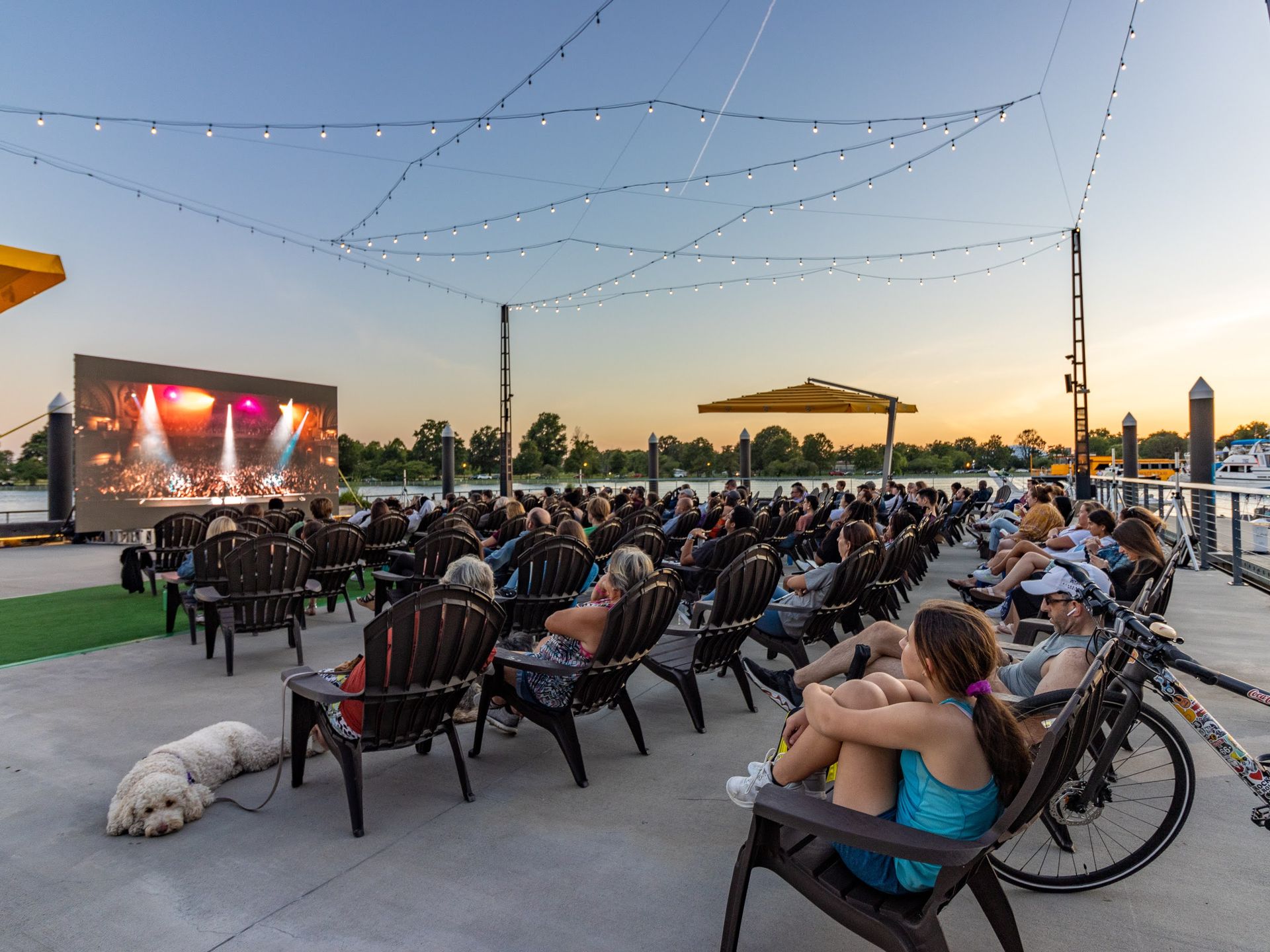 Onde desfrutar de um filme ao ar livre e drive-in em DC