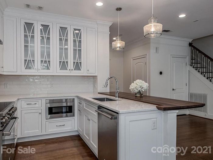 400 N Church St #204 kitchen