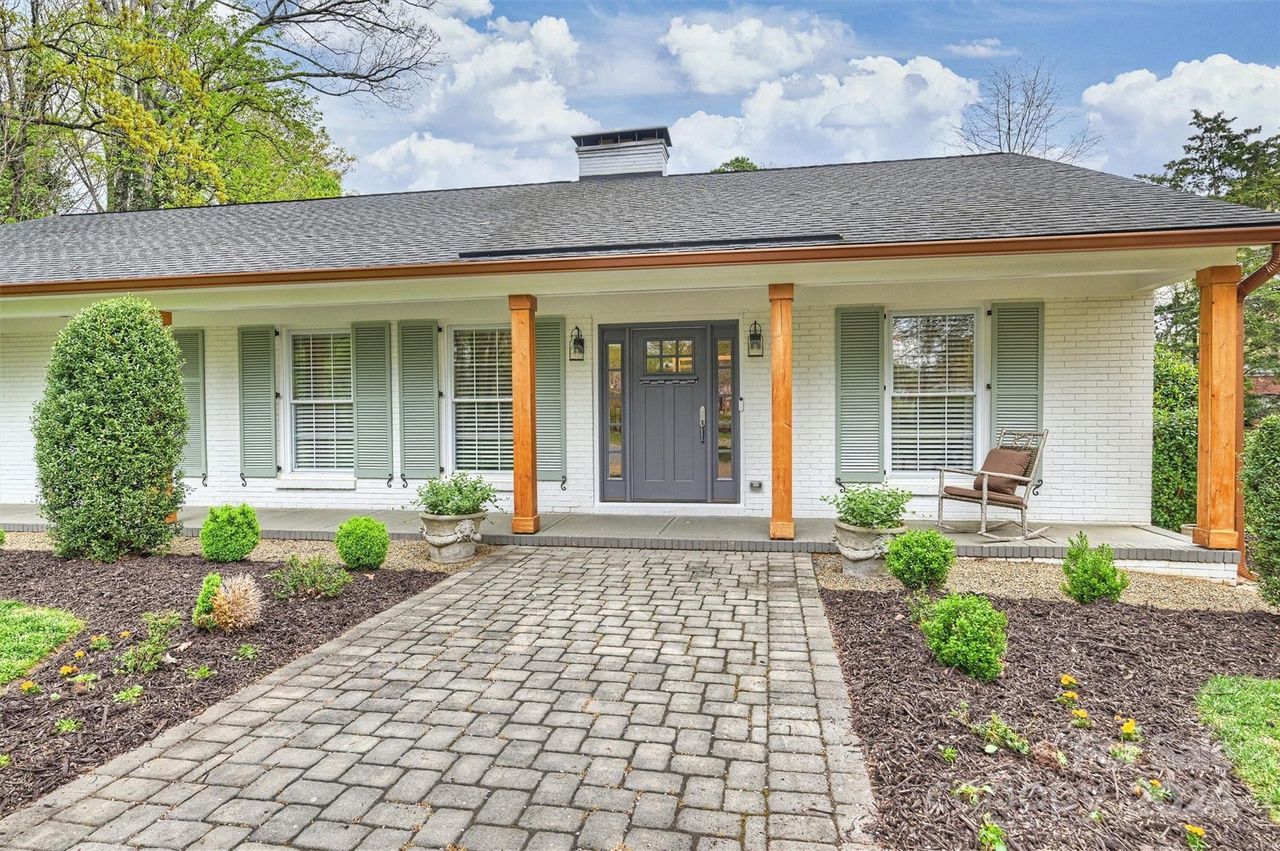 Hot Homes 5 homes for sale in Charlotte ranging from 499K to 2.1M