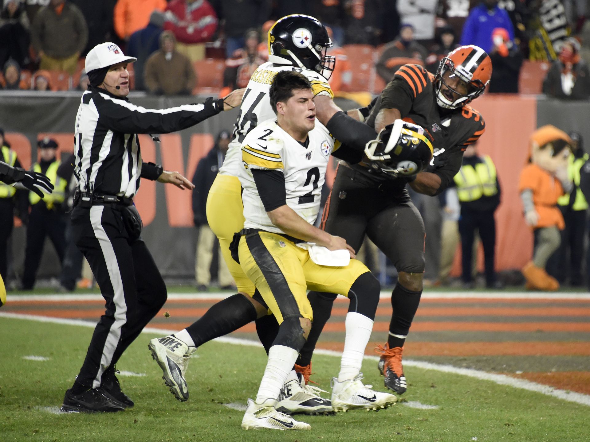 Browns' Myles Garrett suspended indefinitely; Steelers' Maurkice