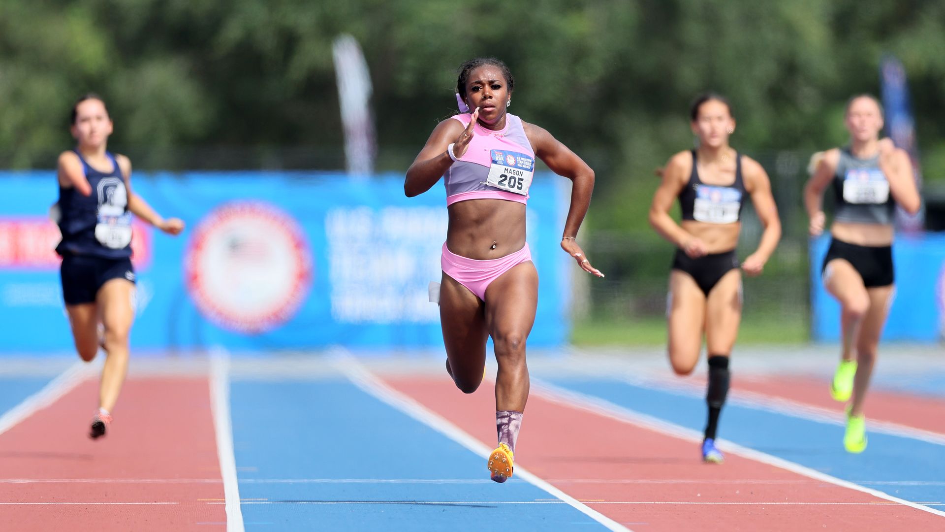 Paralympic sprinter Brittni Mason midrace