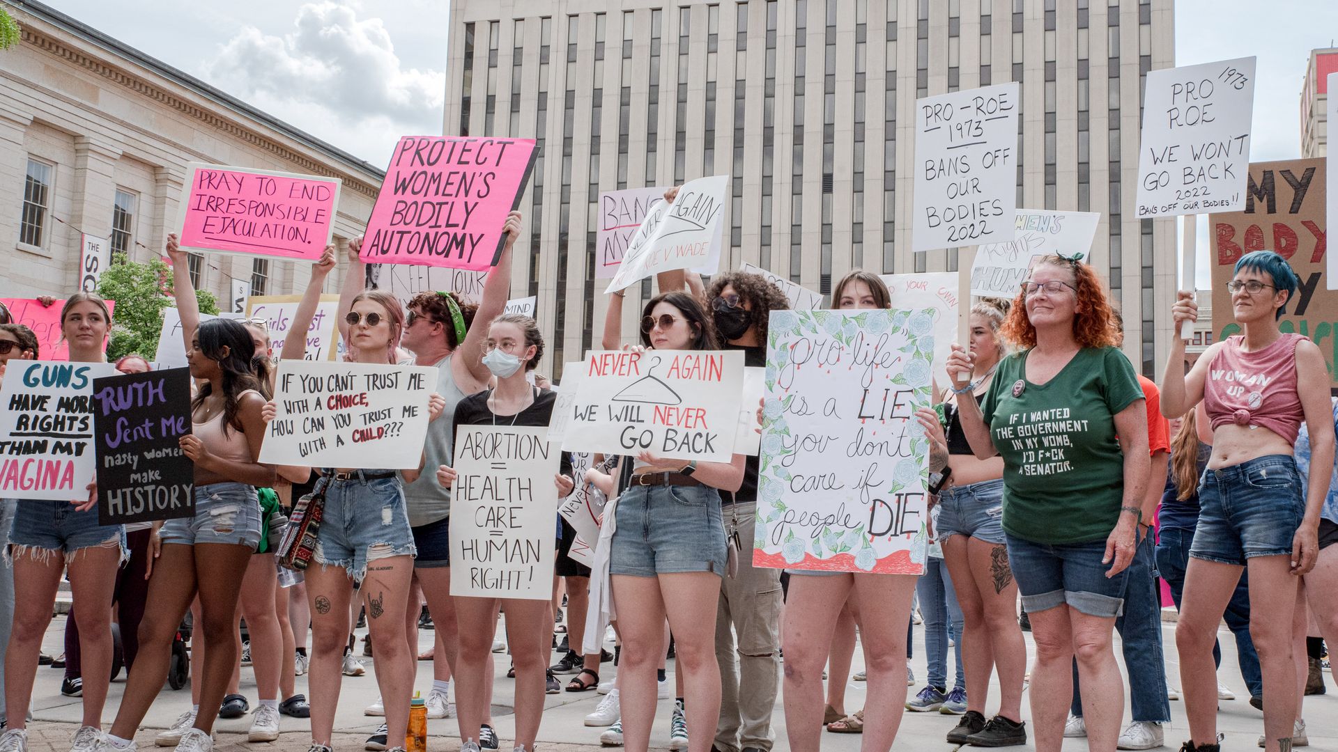 Picture of abortion rights protesters