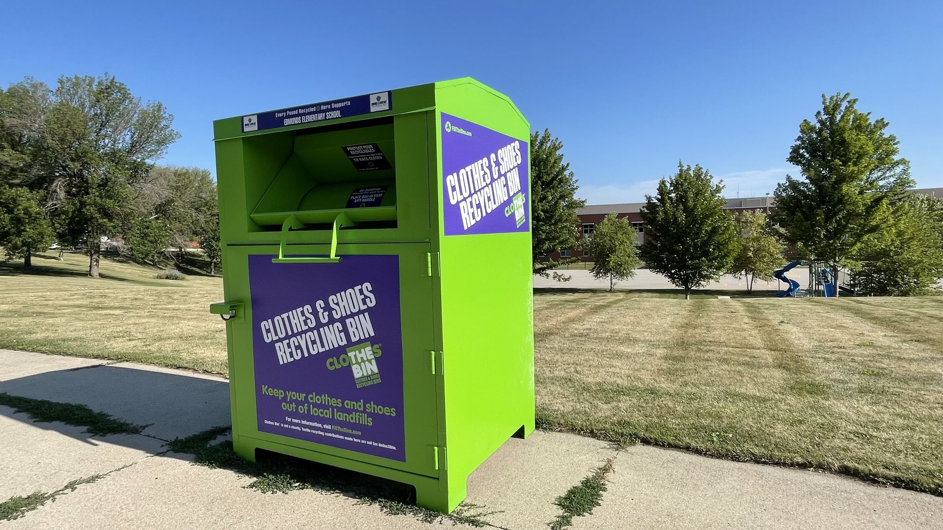 A photo of a Clothes Bin.