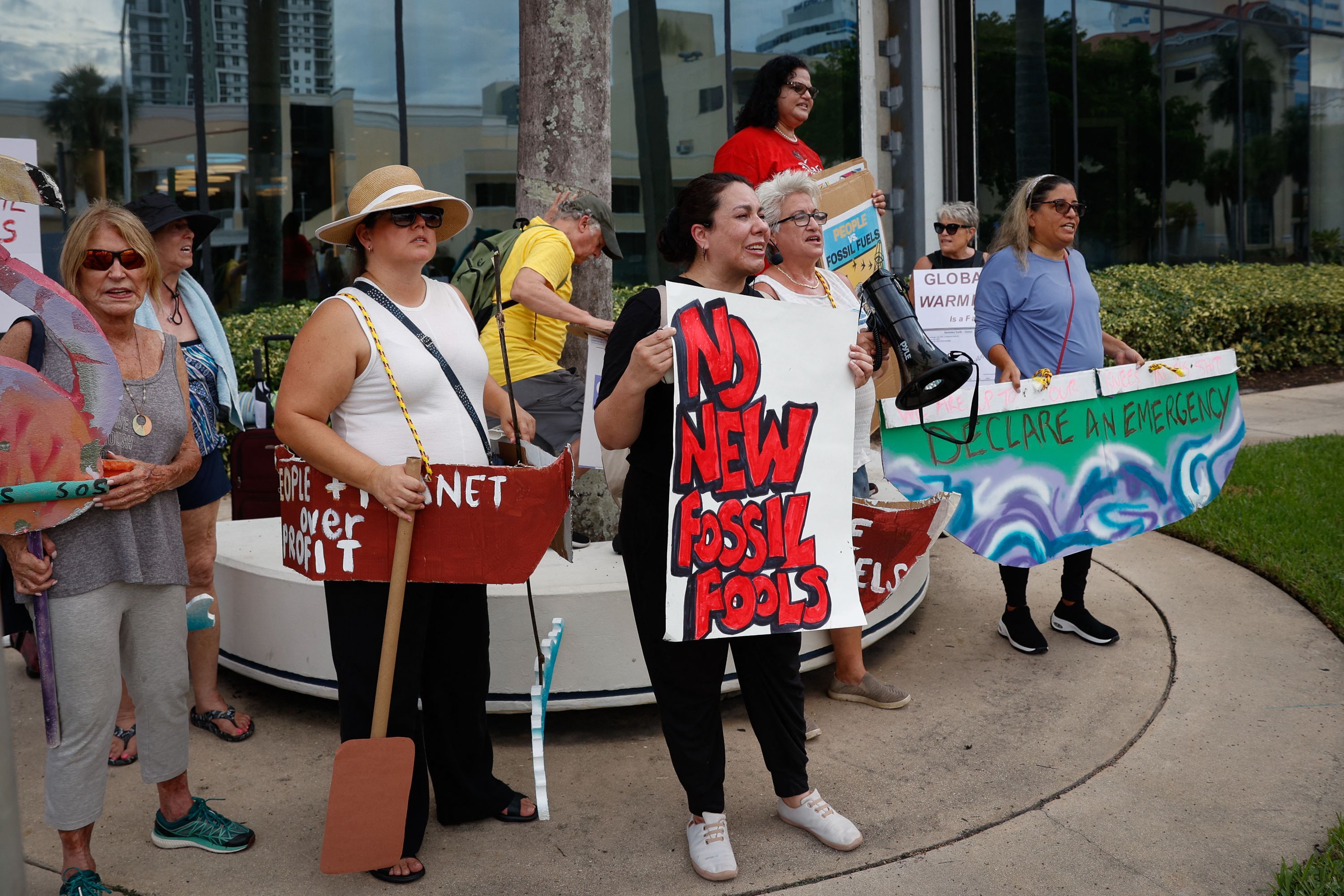 Photos Climate protesters in New York, across U.S., demand fossil