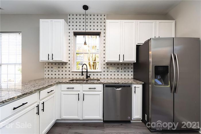 4623 Eaves Ln kitchen