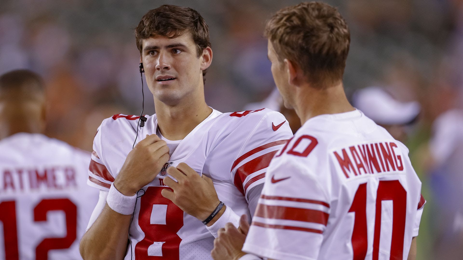 Daniel Jones #8 and Eli Manning #10 of the New York Giants are seen during the preseason game against the Cincinnati Bengals 