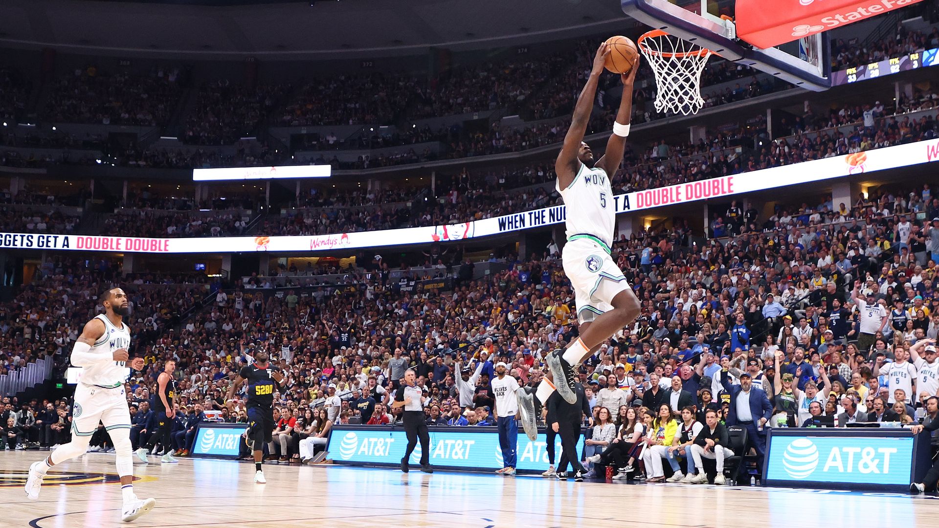 Anthony Edwards dunks a basketball 