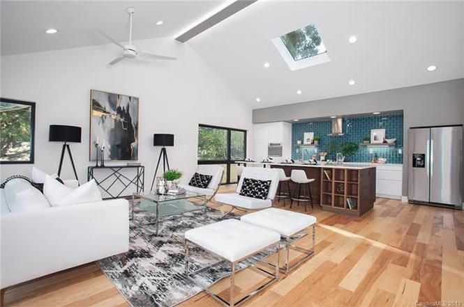 140 S. Gardner Ave. living room