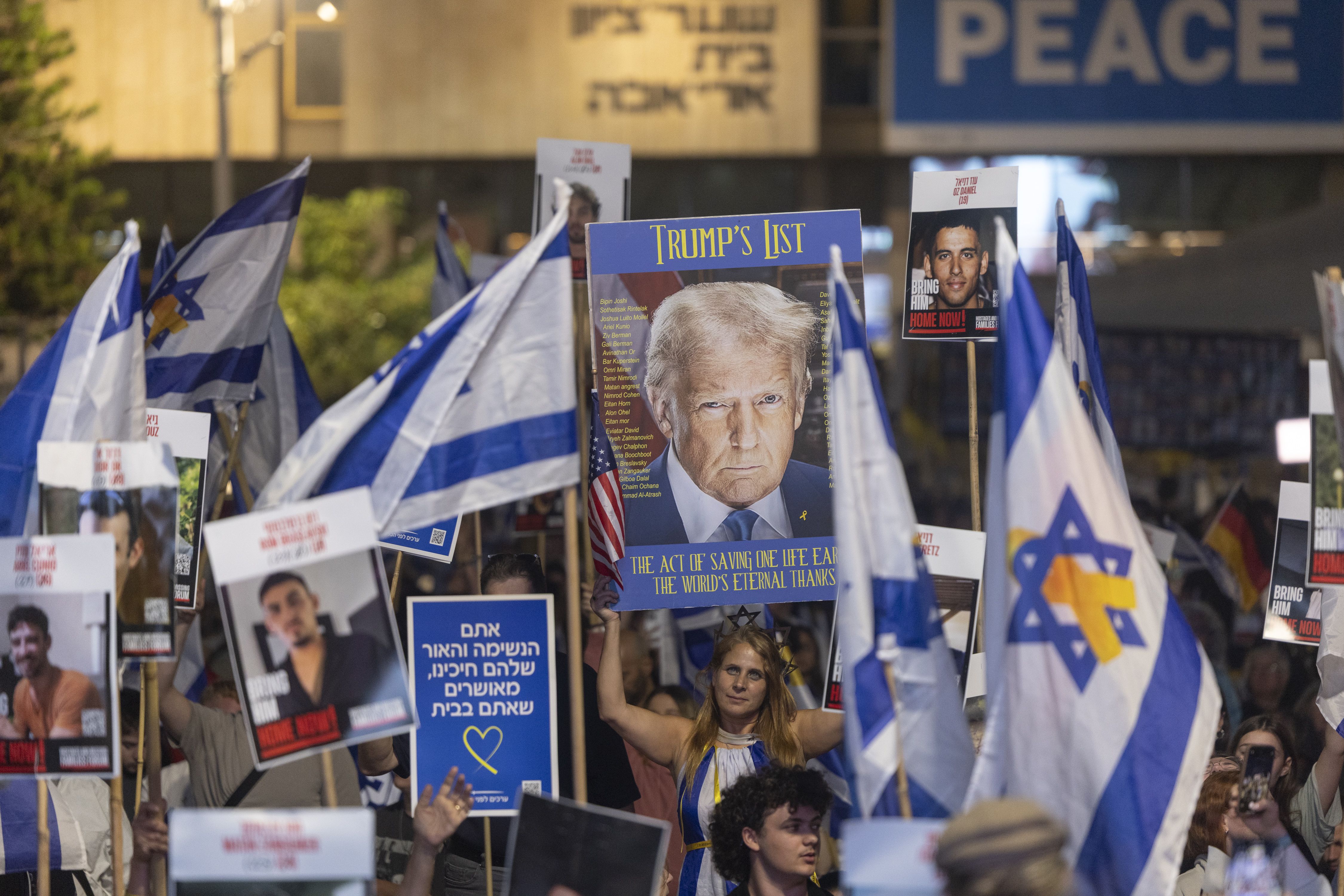 Israelis gather to watch the release of Israeli hostages by Hamas during a live broadcast in Hostages Square in Tel Aviv today. Photo: Kobi Wolf/Bloomberg via Getty Images