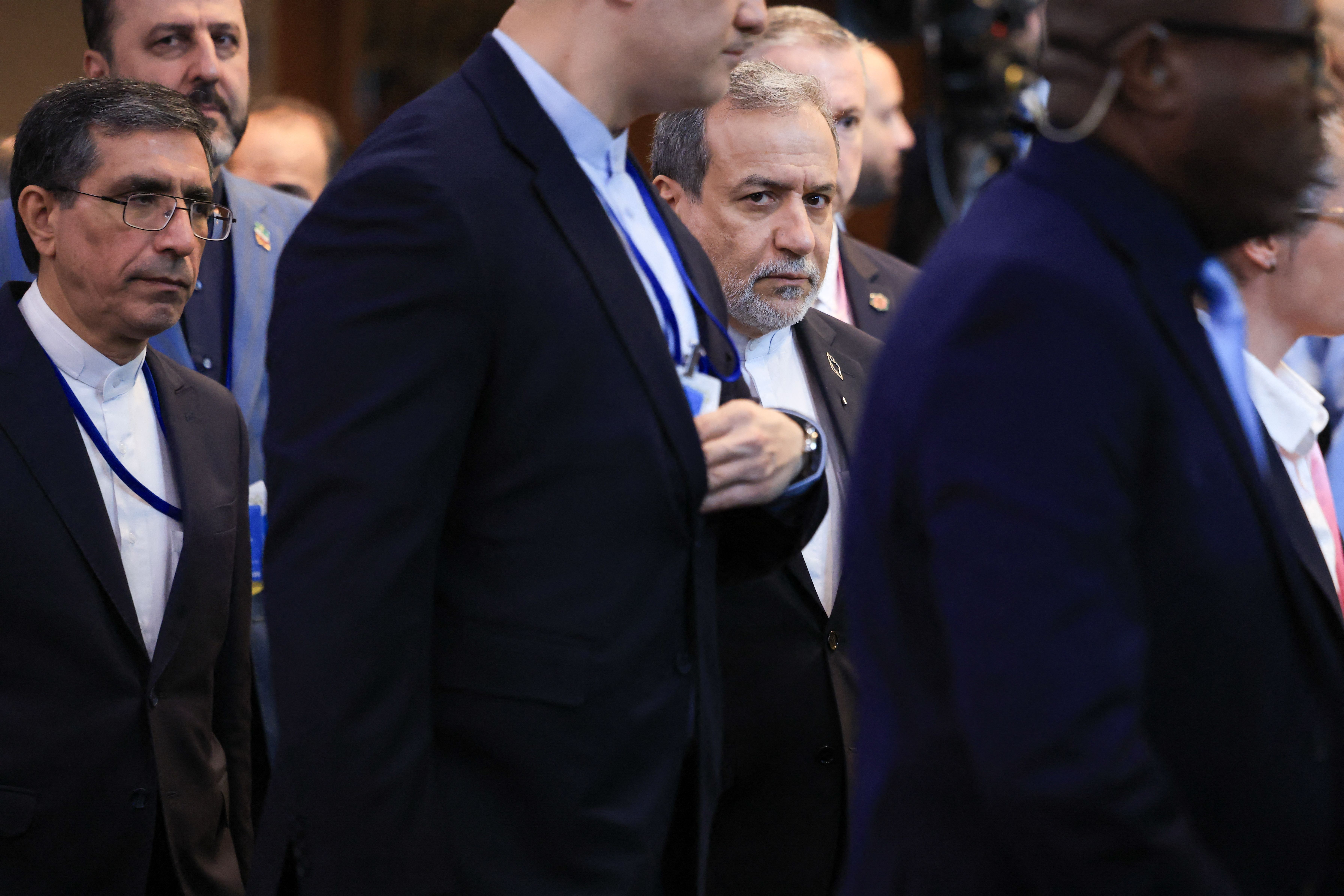 U.S. and Iran officials meet in New York to discuss ending the war