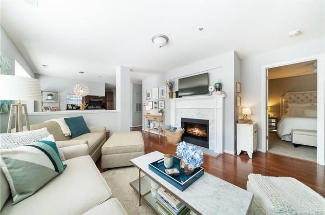 417 Olmsted Park Pl living room