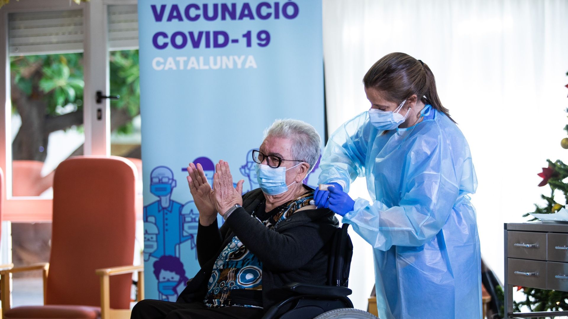Josefa Perez, 89, is the first woman to be vaccinated in Catalonia, on Sunday