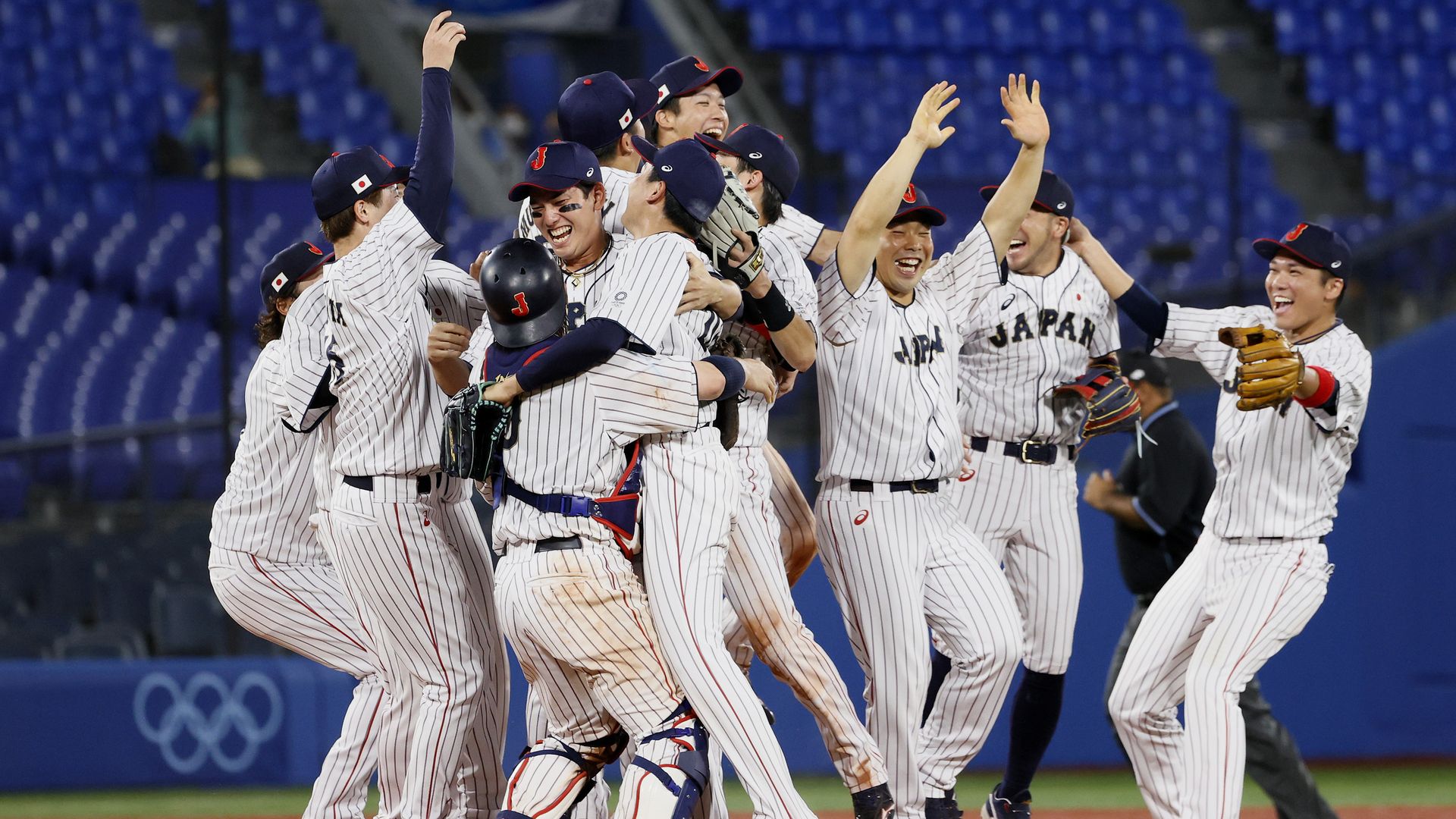 Picture of Japanese baseball players celebrating their win
