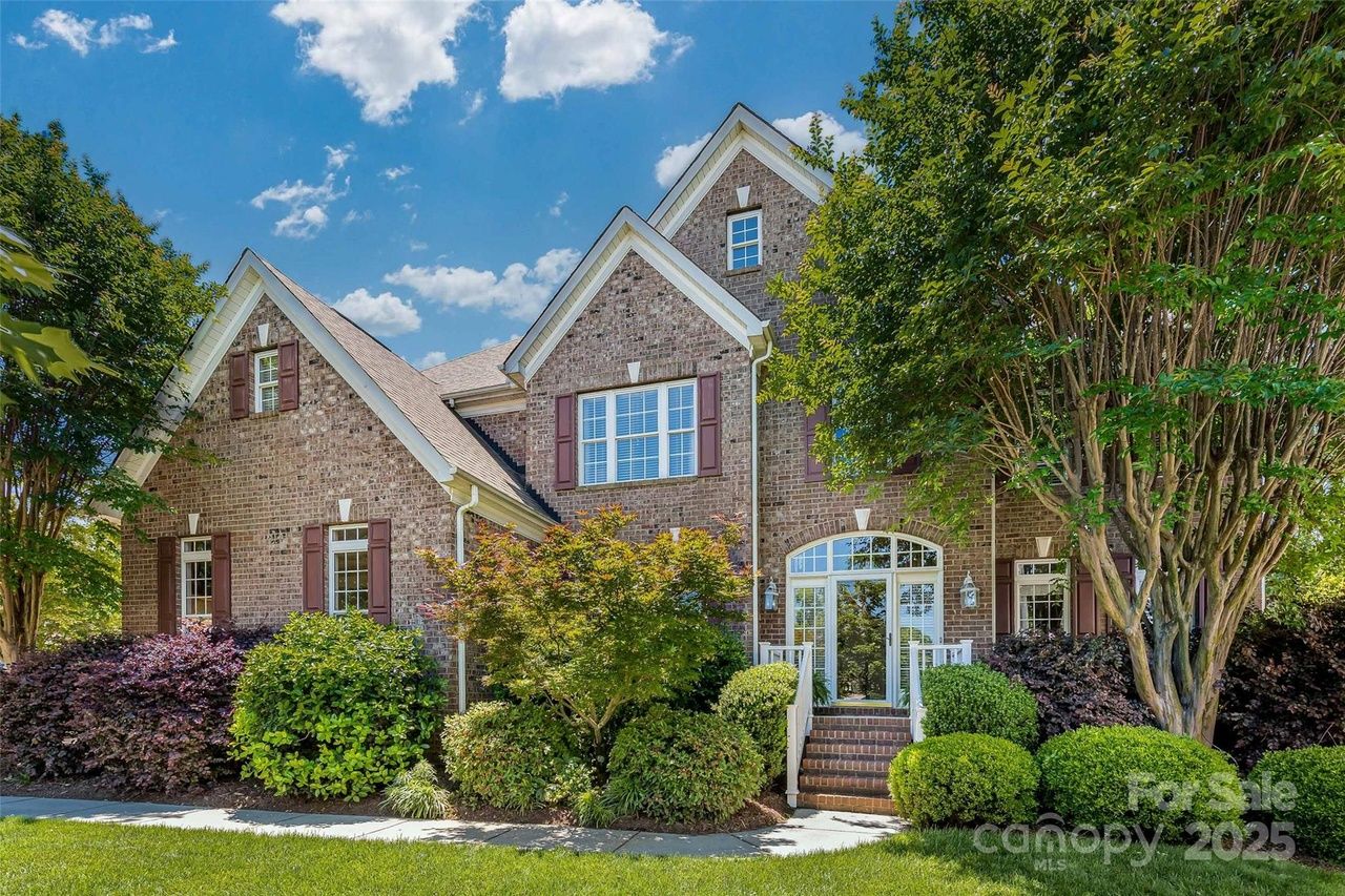 houses for sale with a pool in charlotte