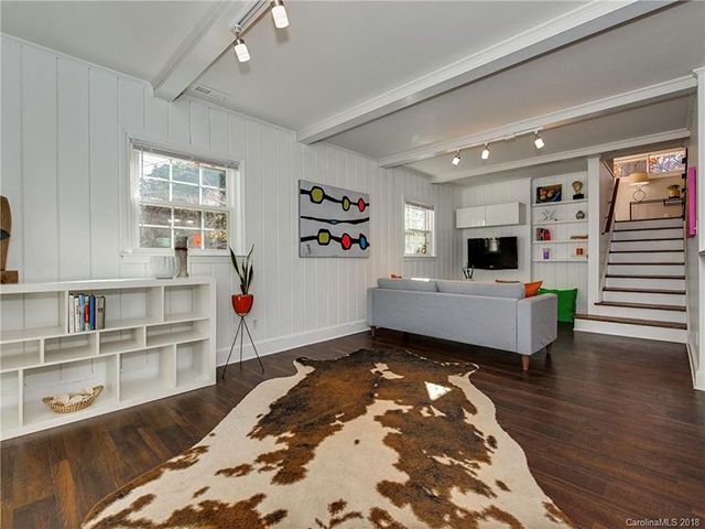 6038 Netherwood Drive split level