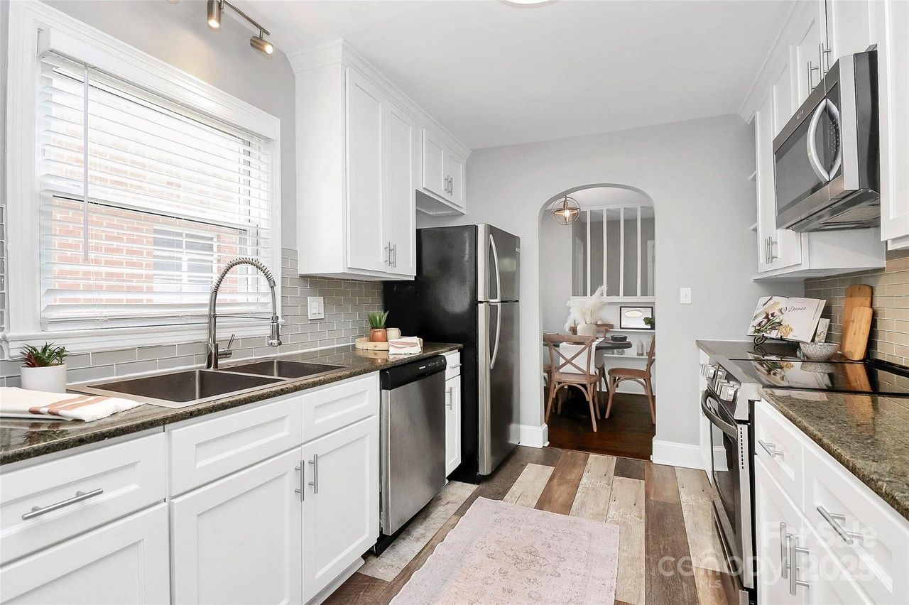 houses with pools for sale in charlotte north carolina