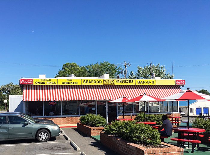 outside-zach's-hamburgers-on-south-blvd