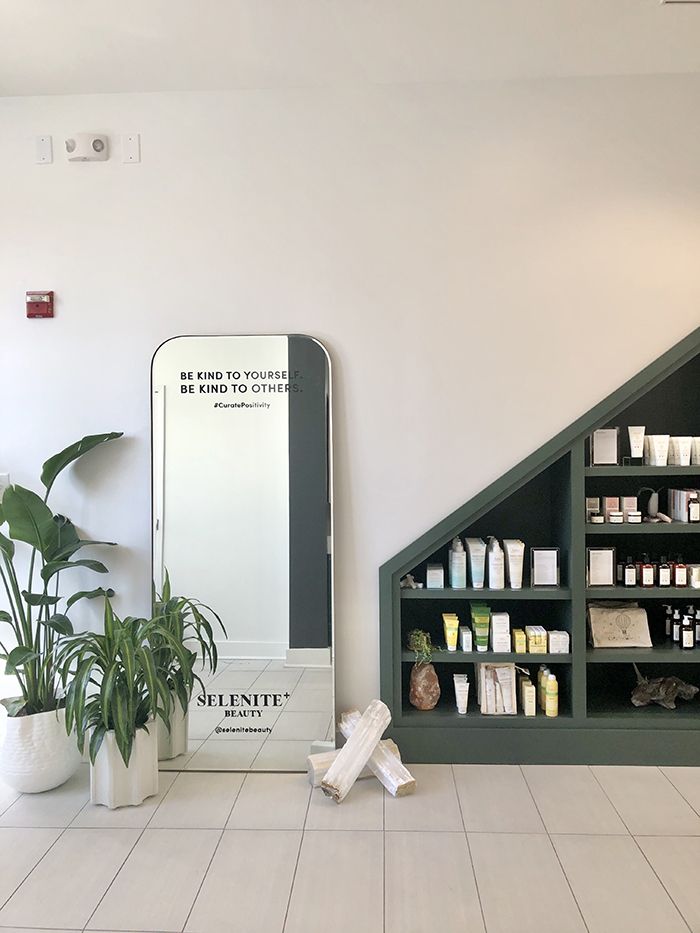 Selenite Beauty mirror area