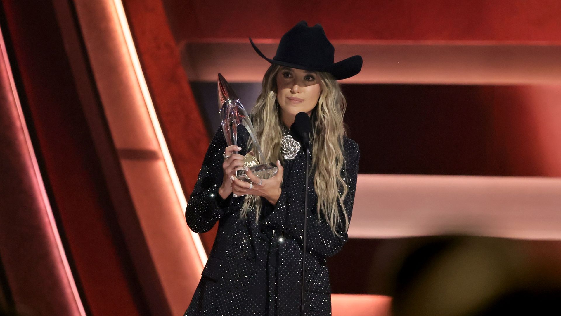 Lainey Wilson accepts the Female Vocalist of the Year Award onstage during The 58th Annual CMA Awards at Bridgestone Arena on November 20, 2024 in Nashville, Tennessee.