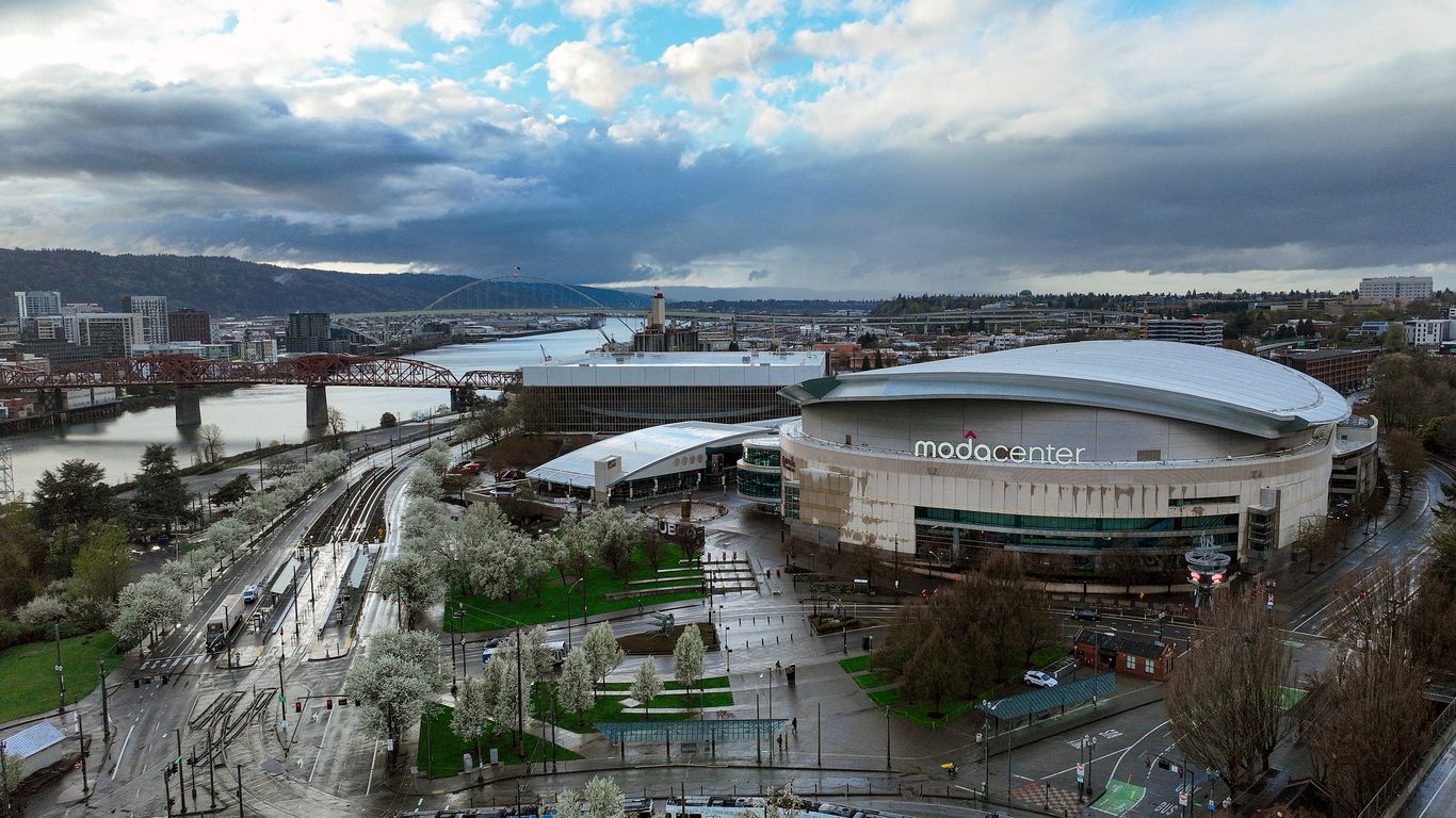 Lawsuit dispute stalls Moda Center deal