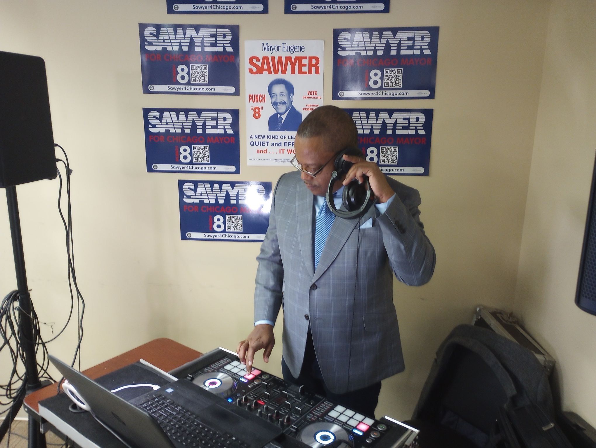 Photo of a man dj'ing 