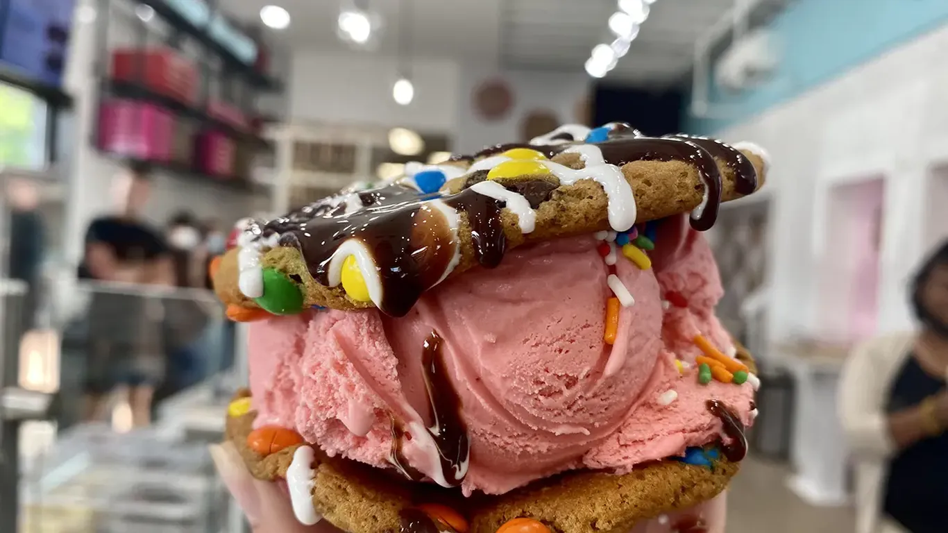 Build-your-own ice cream shop opens this Friday in former Nova’s Bakery ...