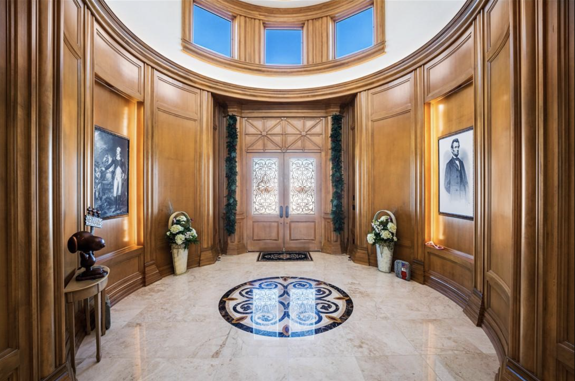 The entryway of 3800 Fuller Road