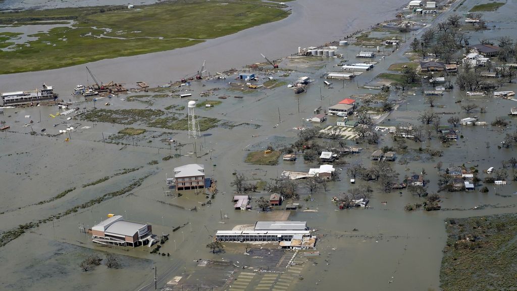 Louisiana dodges massive storm surge from Hurricane Laura